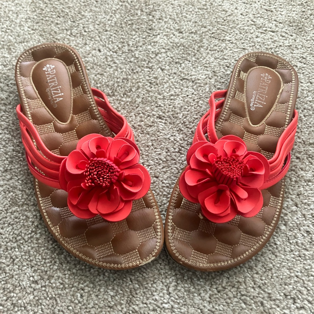 Patrizia CATTARA by Spring Step EU Size 37 US 6.5 Sandal Flats Red Floral Accent